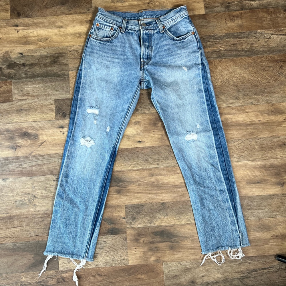 501 Levi’s jeans excellent condition, fringe detail at bottom W25 L28